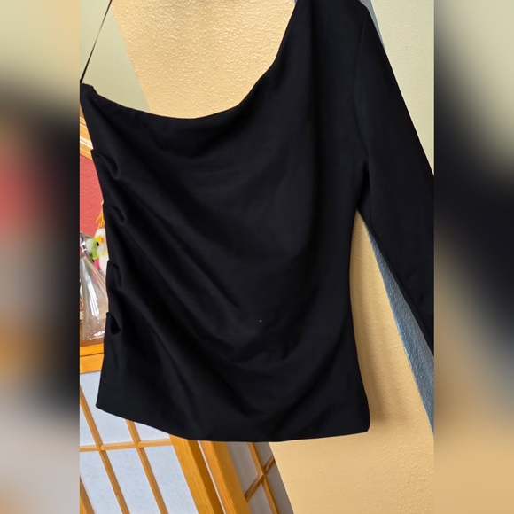 NWT Jet Black Luxe One Sleeve Shoulder Top Size US Medium AUS10 - Picture 3 of 12